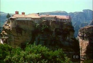 Explore Metéora Eastern Orthodox monasteries atop the Cambunian Mountains of Thessaly, Greece