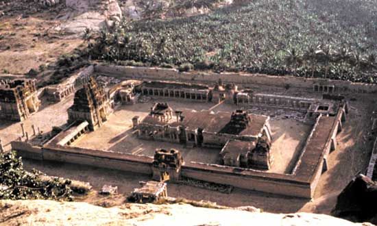 Vijayanagar: Tiruvengalanatha temple complex