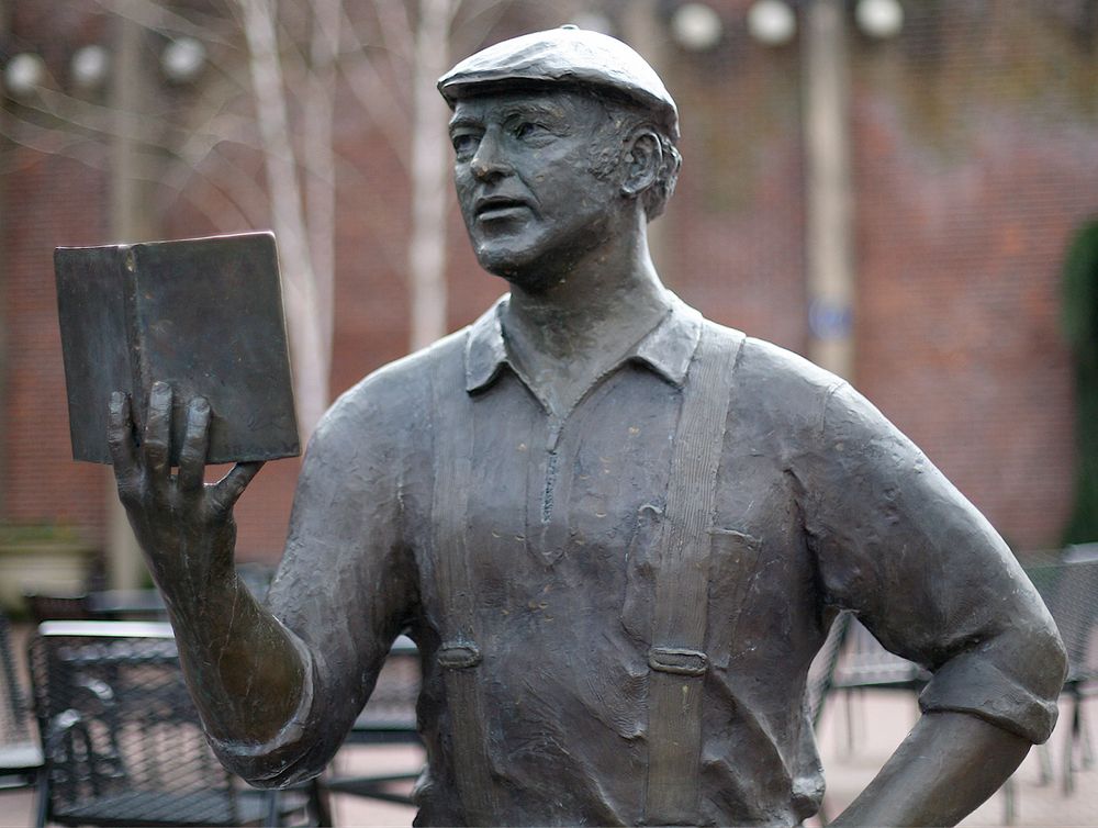 Ken Kesey, statue in Eugene, Ore.