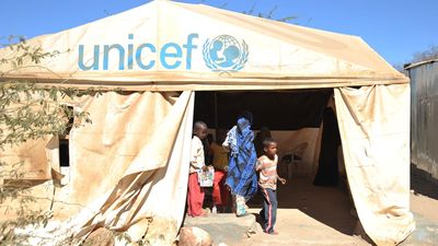 UNICEF: “tent school”