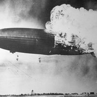 Hindenburg zeppelin crashing, 1937