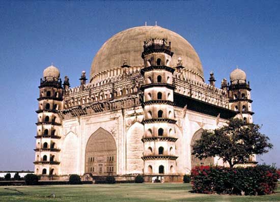 Vijayapura, Karnataka, India: tomb of Gol Gumbaz