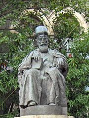 Dadabhai Naoroji statue in Mumbai.