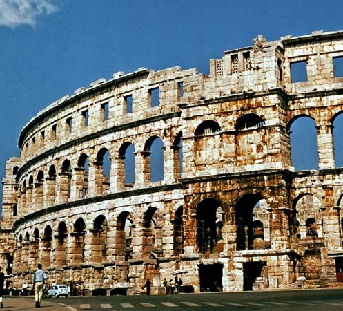 Pula: amphitheatre