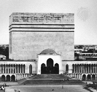 Bayt ul-Mukarram mosque and shopping mall, Dhaka, Bangladesh.