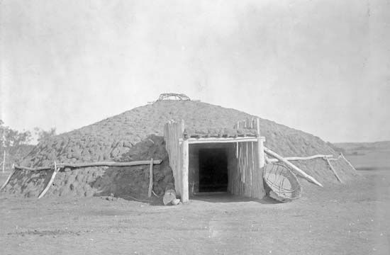 Earth lodge dwelling of the Plains tribes of North America, photograph by Edward S. Curtis, c. 1908.