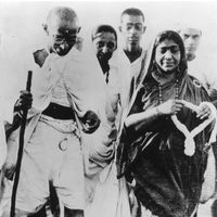 Mahatma Gandhi and Sarojini Naidu on the Salt March