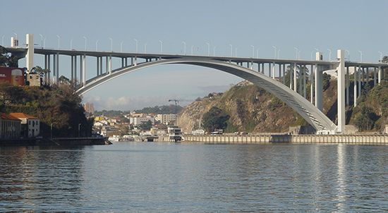 Arrábida Bridge