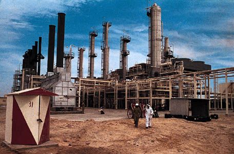 Oil refinery on the island of Hālūl in the Persian Gulf, Qatar.