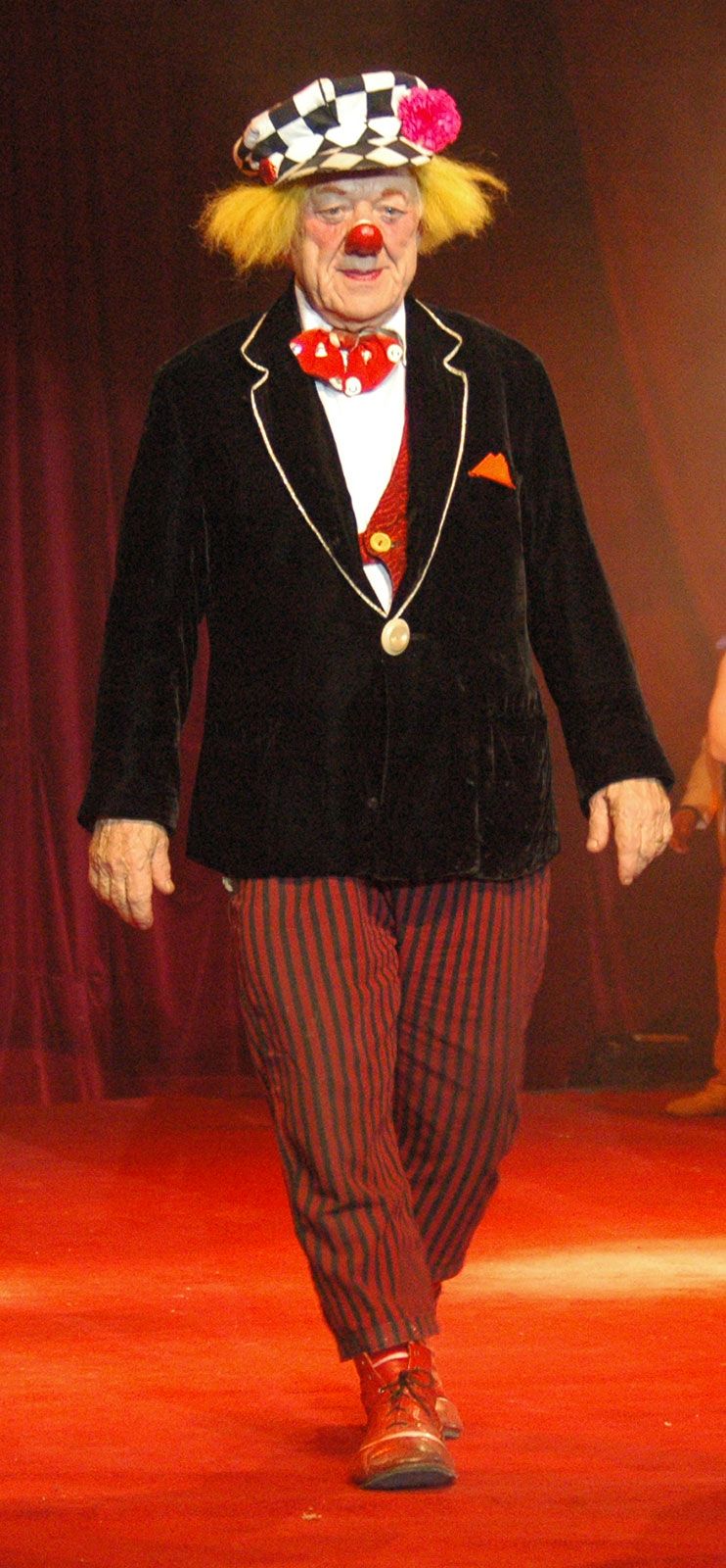 Oleg Popow performing with the Russian State Circus in Worms, Germany.