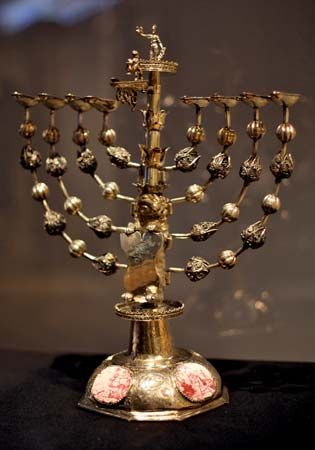 Hanukkah lamp