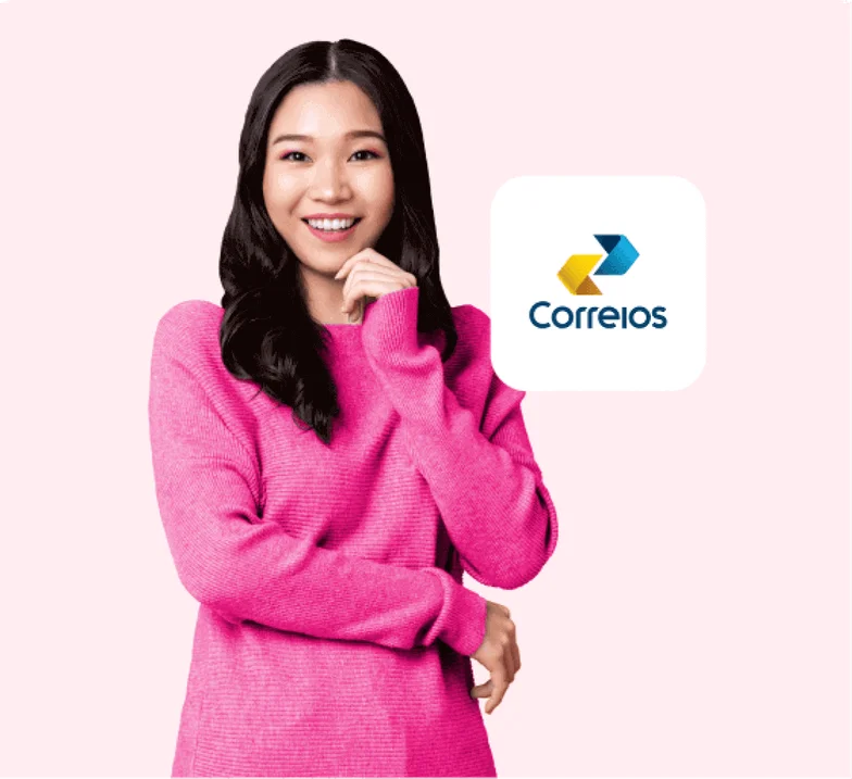 Mulher com o logo correios