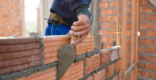 Trabalhador de Construção de alvenaria house wal