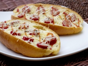 recipe for garlic sausage and manchego bocadillo