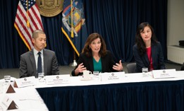 Former aide Linda Sun, right, joined Gov. Kathy Hochul for a roundtable in 2022.