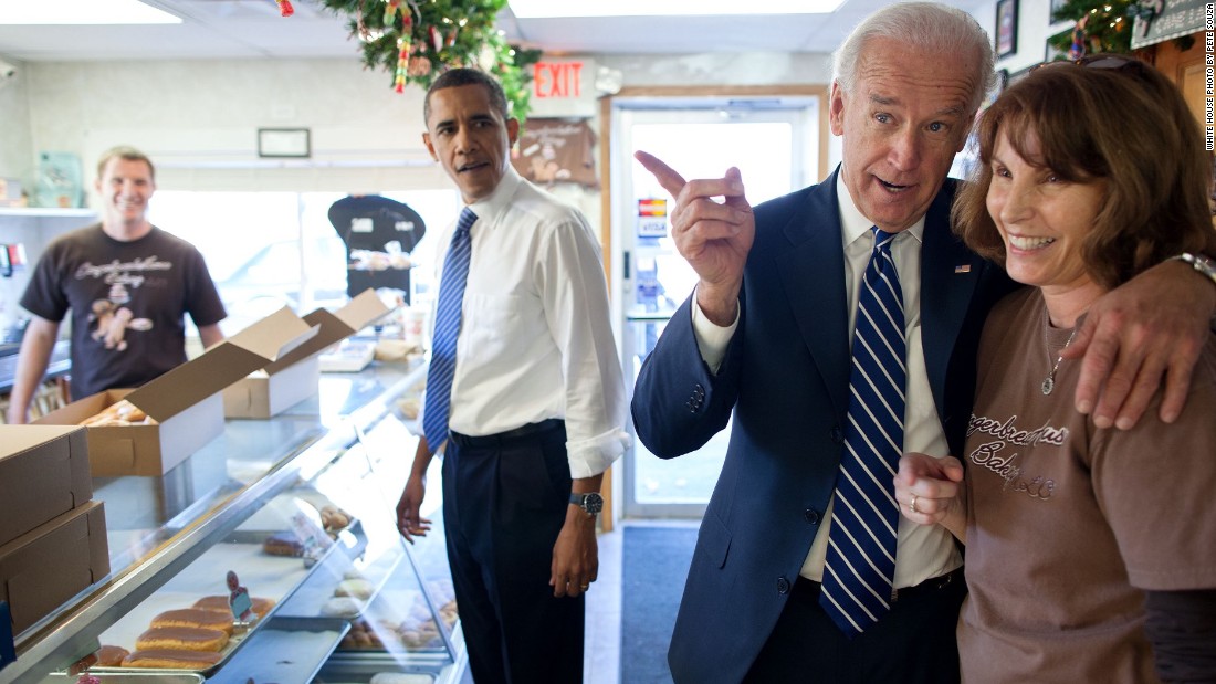 Dropping by the Gingerbread House Bakery in Kokomo, Indiana, with Vice President Joe Biden on November 23, 2010. 