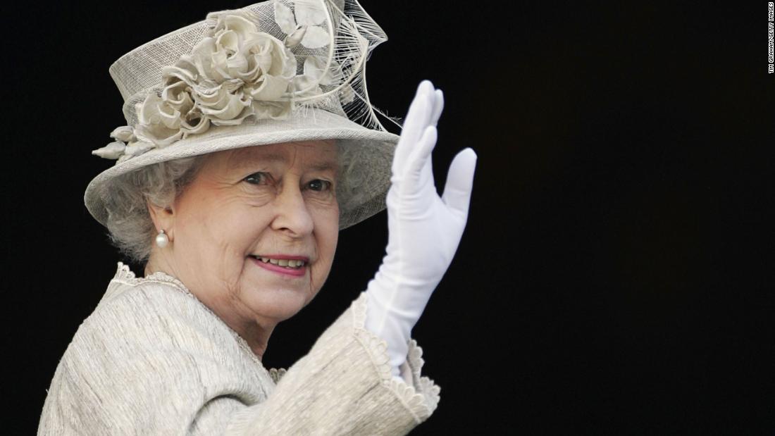 The Queen arrives at St Paul&#39;s Cathedral for a Thanksgiving service in honor of her 80th birthday in 2006.