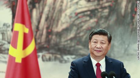 BEIJING, CHINA - OCTOBER 25:  Chinese President Xi Jinping speaks at the podium during the unveiling of the Communist Party&#39;s new Politburo Standing Committee at the Great Hall of the People on October 25, 2017 in Beijing, China. China&#39;s ruling Communist Party today revealed the new Politburo Standing Committee after its 19th congress.  (Photo by Lintao Zhang/Getty Images)