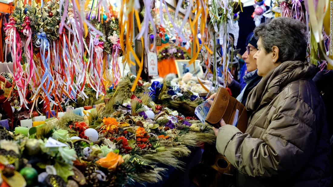 &lt;strong&gt;Piazza Santa Croce, Florence:&lt;/strong&gt; The traditional fair is transported from Heidelberg, Germany to Florence every year.