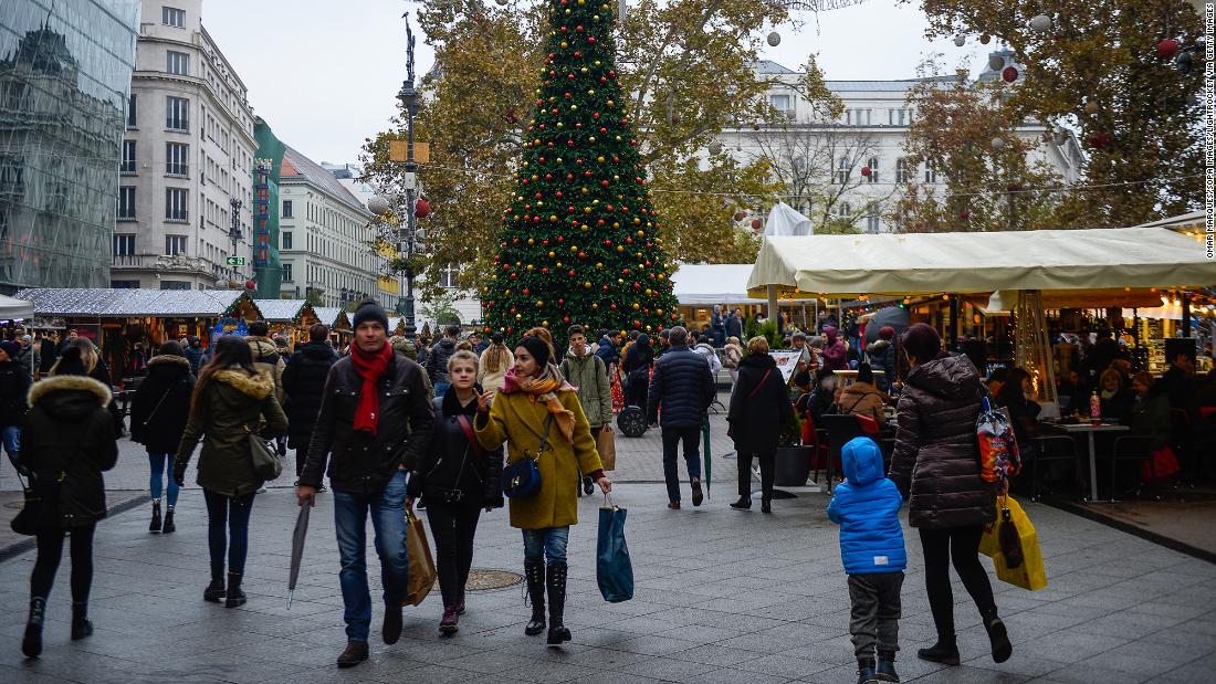 &lt;strong&gt;Vorosmarty Square Christmas market: &lt;/strong&gt;The highlights from this annual event in Vorosmarty Square usually include a giant advent calendar, with a new window display each day. However, the event may be different this year, as it&#39;s no longer being organized by the city.