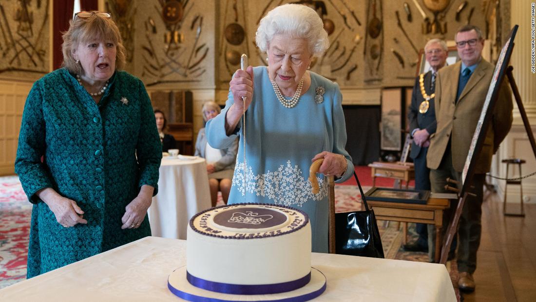 The Queen cuts a cake to celebrate the start of her &lt;a href=&quot;https://www.cnn.com/2022/01/09/uk/queen-elizabeth-ii-platinum-jubilee-intl-scli-gbr/index.html&quot; target=&quot;_blank&quot;&gt;Platinum Jubilee&lt;/a&gt; in February 2022. It had been 70 years since &lt;a href=&quot;http://www.cnn.com/2022/02/05/europe/gallery/queen-elizabeth-ii-reign-begins/index.html&quot; target=&quot;_blank&quot;&gt;the Queen took the throne&lt;/a&gt; in 1952.