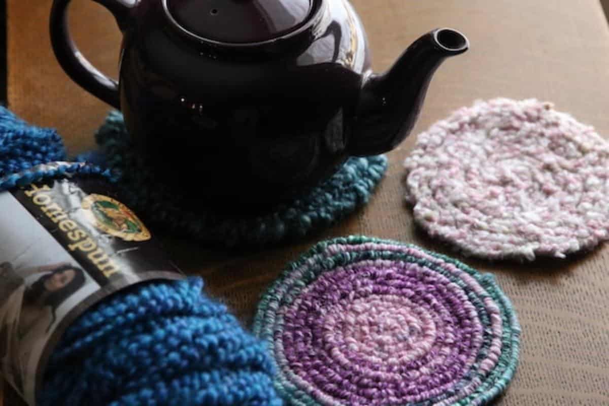 Easy Homemade Trivets with Pipe Cleaners and Yarn