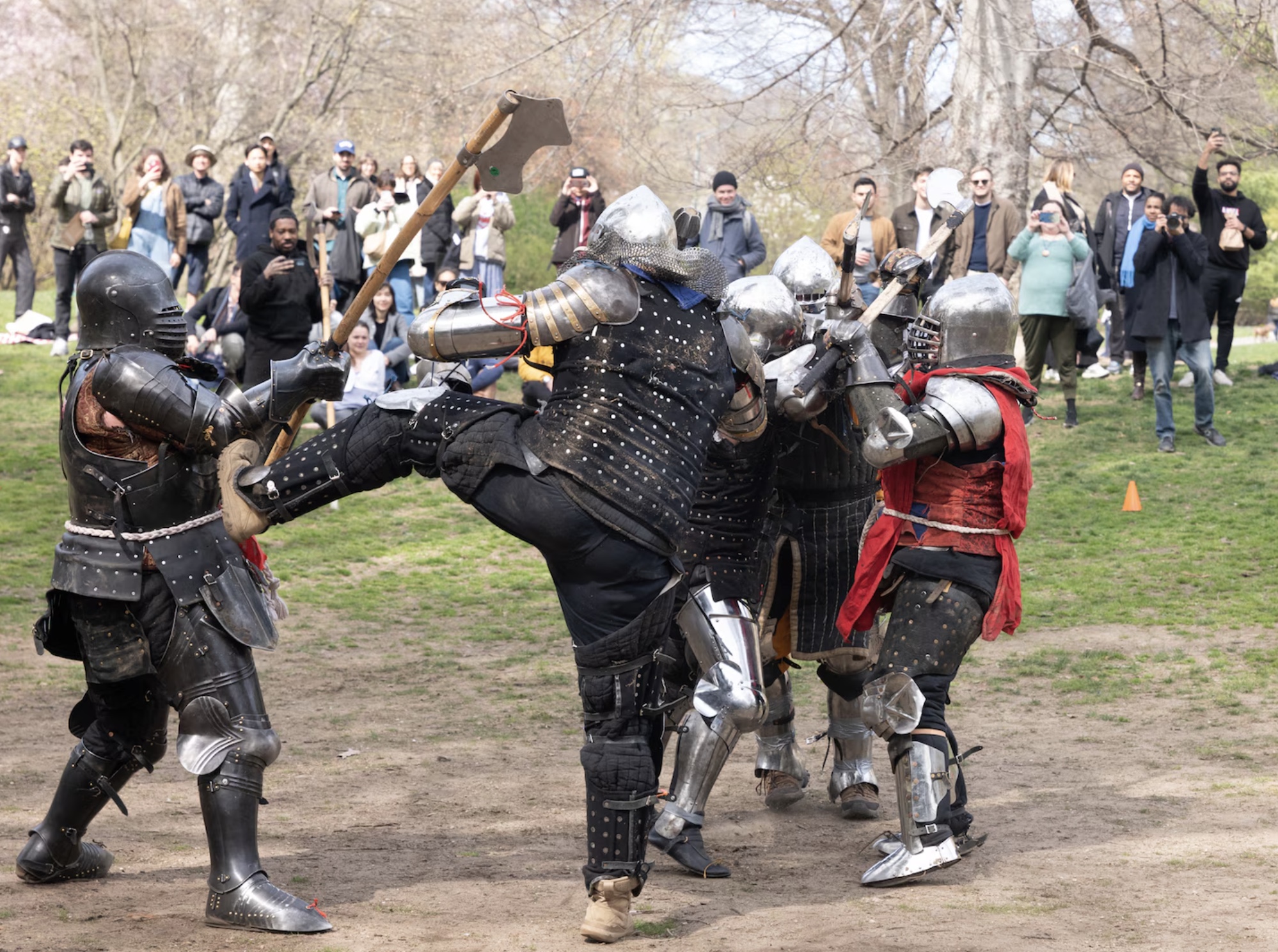 33 Painful Pics from Medieval Cage Fights