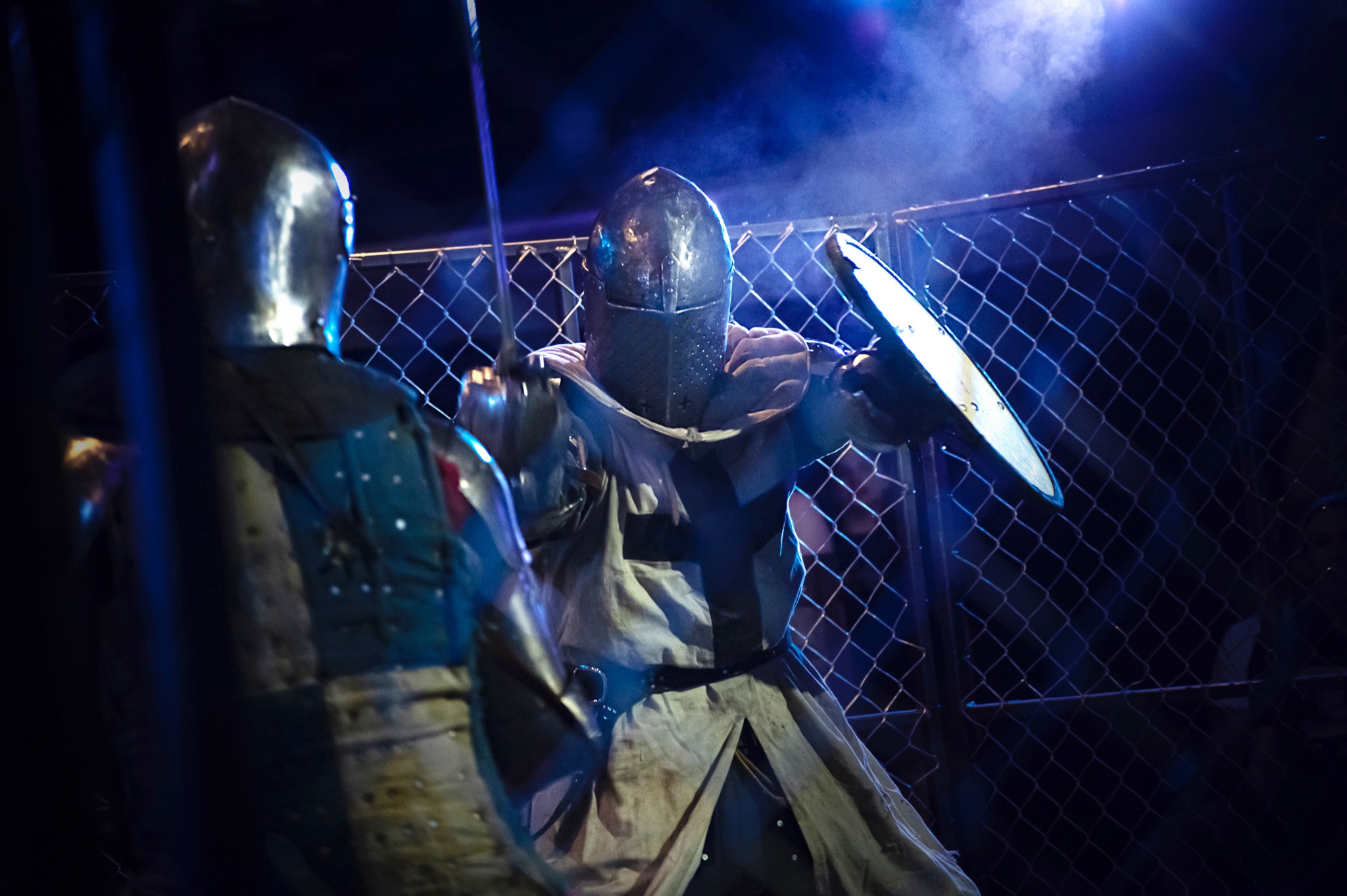 33 Painful Pics from Medieval Cage Fights