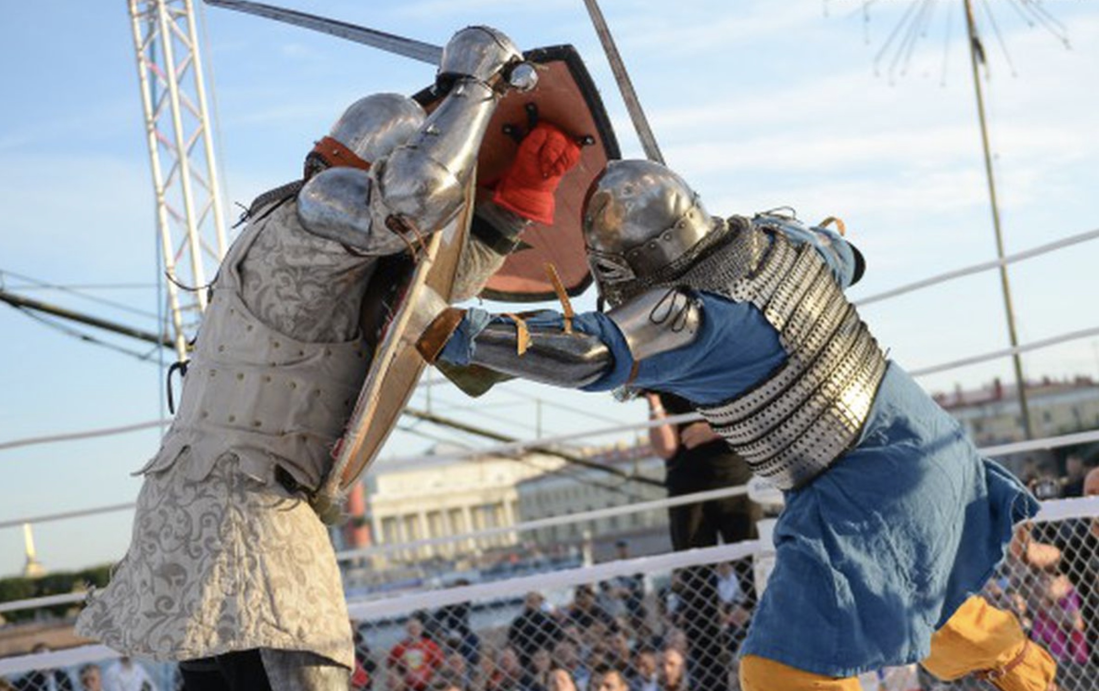 33 Painful Pics from Medieval Cage Fights