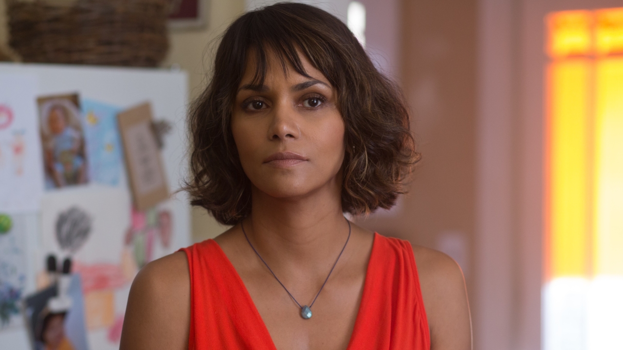 Halle Berry geeft je met deze foto's een uitstekende reden om haar kijkcijferskanon op Netflix te kijken