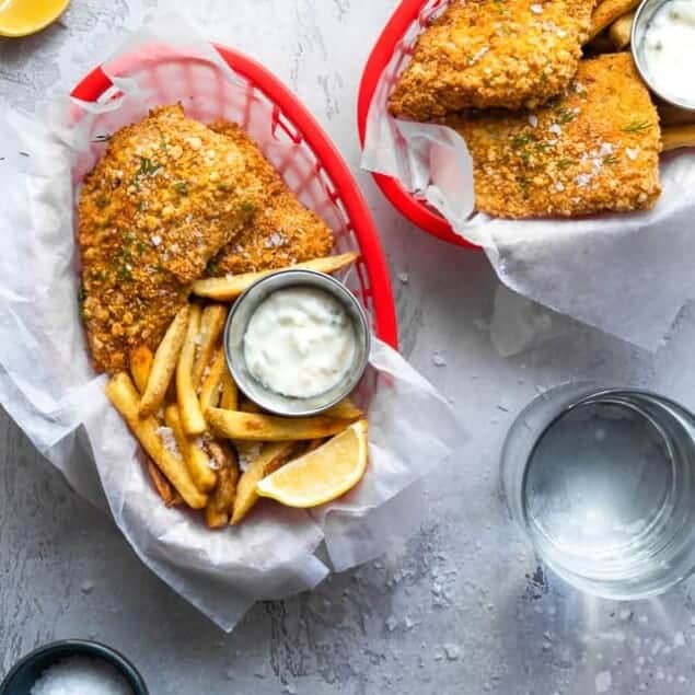 Crispy Air Fried Fish -  SO easy to make and you will never believe it's oil free! Serve it with a healthy Greek yogurt tartar sauce for a dinner that is only 200 calories, 2 Freestyle points and protein packed! | #Foodfaithfitness |  #Glutenfree #Healthy #Airfryer #Nutfree #WeightWatchers