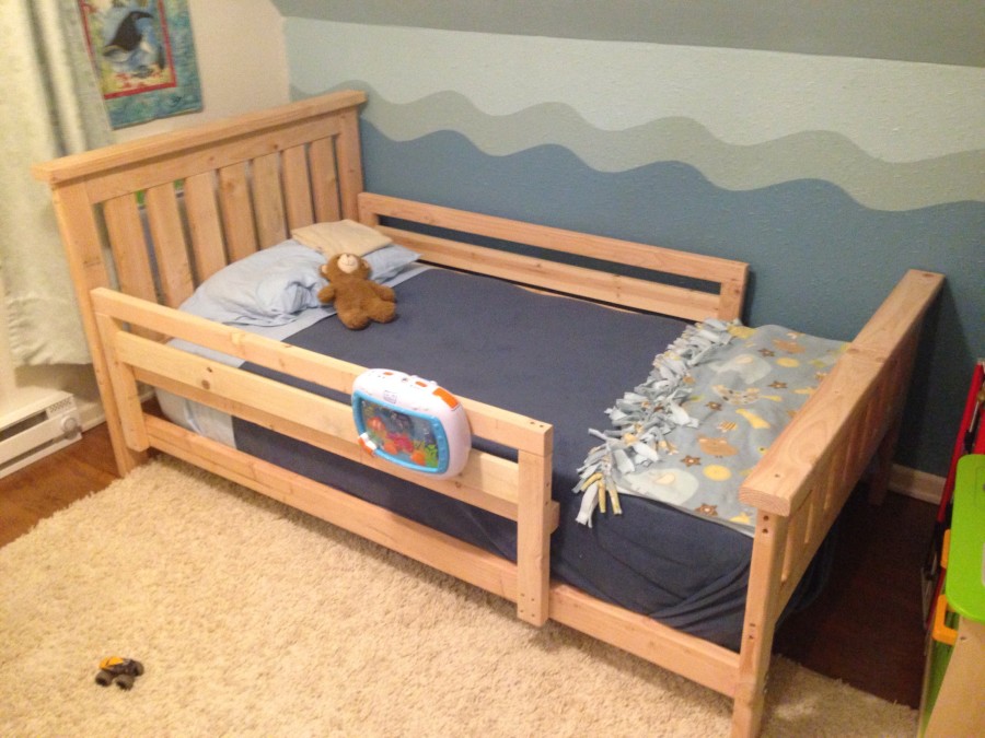 Minimalist toddler bed