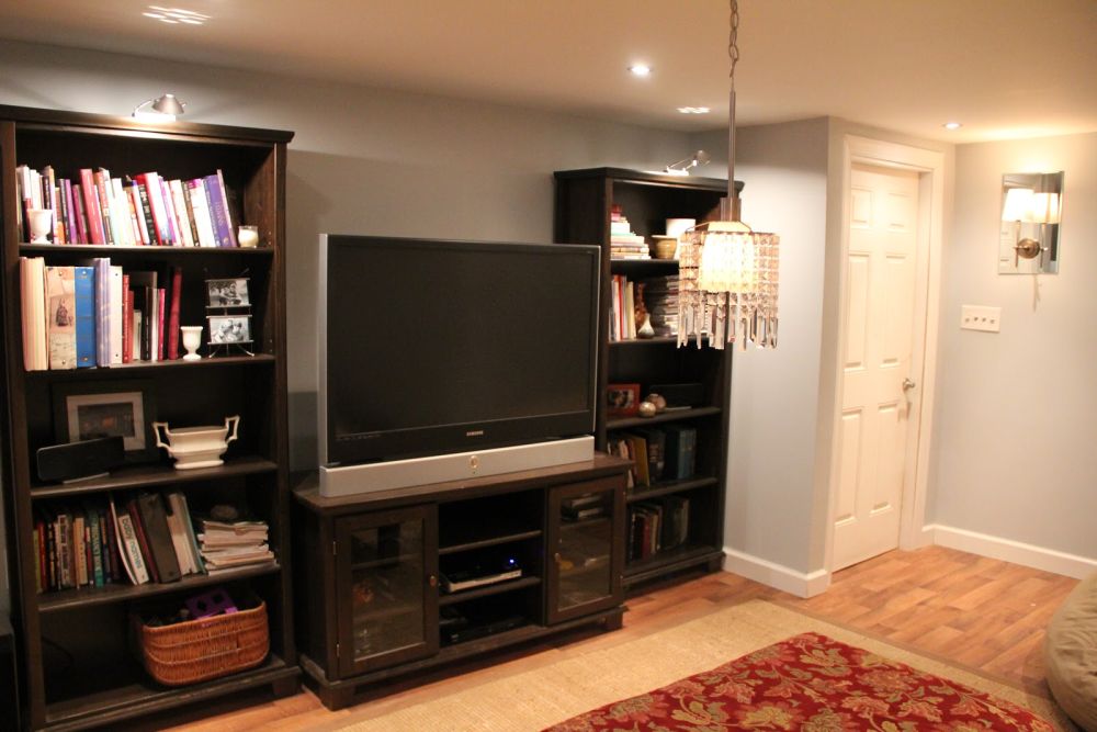 Grey walls and leather furniture for basement