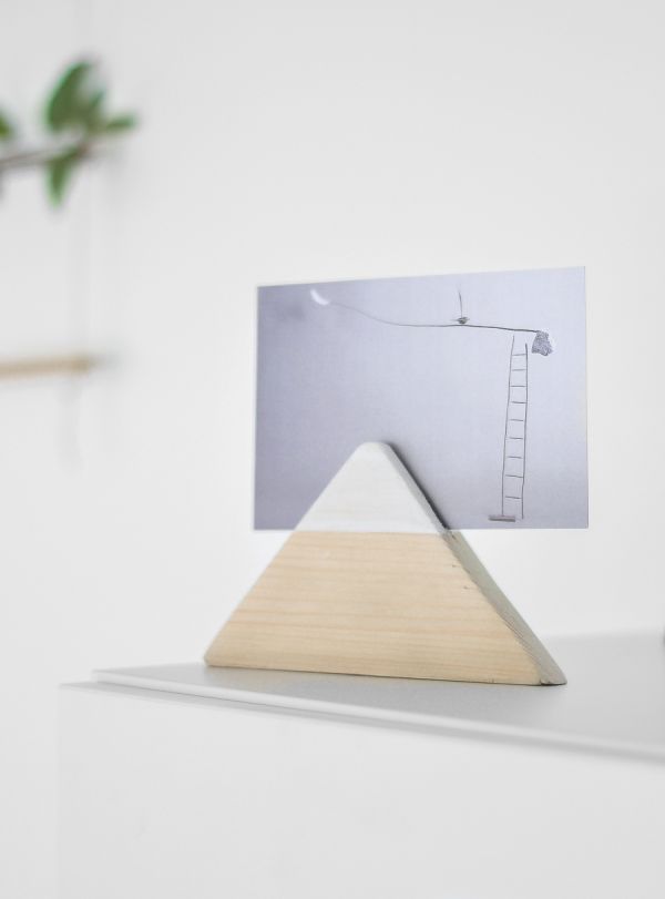 Minimalist photo holder