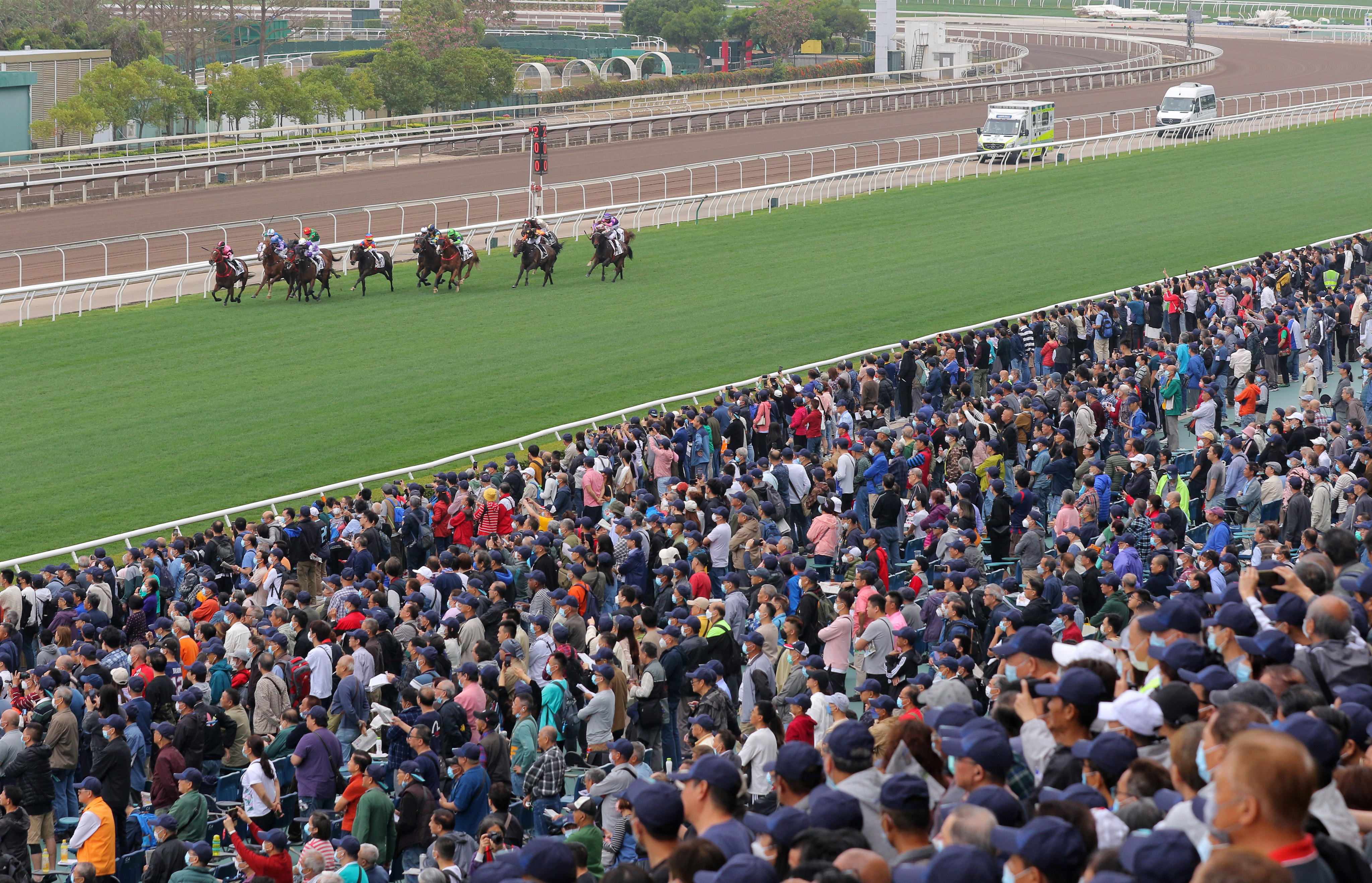 Fans flock to Sha Tin to catch a glimpse of the action. Photo: Kenneth Chan