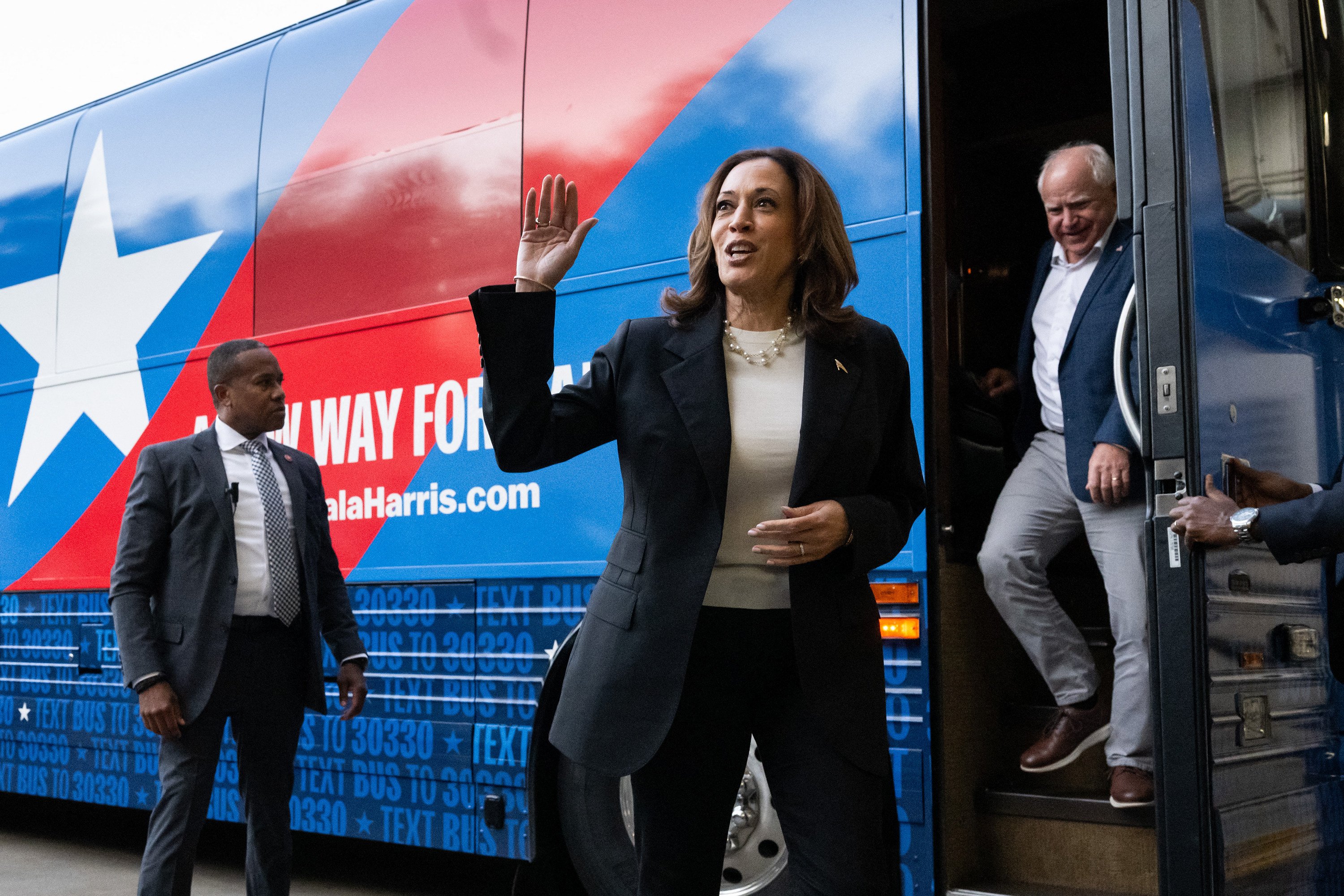 Democratic presidential candidate US Vice-President Kamala Harris and her running mate, Minnesota Governor Tim Walz, leave their campaign bus in Savannah, Georgia, on August 28. Photo: TNS