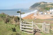 discover-seatown-drive-beach-near-somerset-pub-stunning-cliff-walks