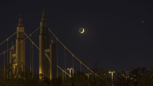 venus crescent moon dazzle stargazers