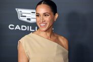 meghan markle suits group chat golden globes