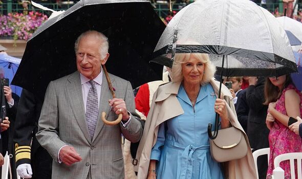 queen camilla fans coat jersey royal tour