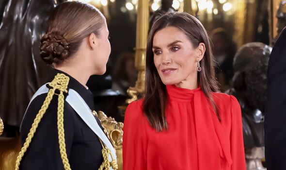 queen letizia stuns siren red dress