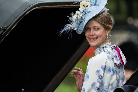 lady louise windsor flower dress on carriage