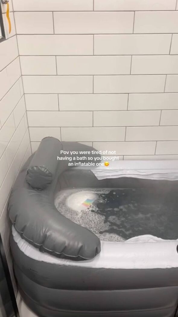 Inflatable tub