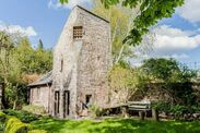 Edinburgh 16th Century cottage Airbnb 