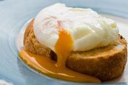 how to make poached eggs fast