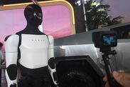 tesla optimus robot makes eerie