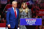 melania donald trump rally appearance awkward