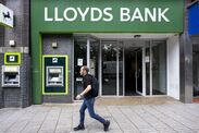 lloyds bank 200 customers December