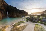 nanjizal-beach-sea-caves-seals-clear-water