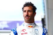 daniel ricciardo shows anger with